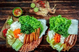 Quán Ăn Yến Chíp - Xôi Gà Bóp, Chân Gà Bóp Xứ Huế & Cháo Gà