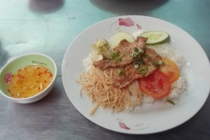 Quán Ăn Yến Oanh - Cơm Tấm, Bún Thịt Nướng & Bún Riêu