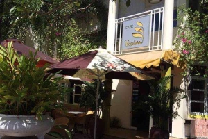 Vivian Cafe