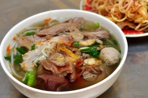 Quán Ăn Quán Cẩm - Mì Quảng & Bún Bò