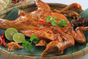 Quán Ăn Quán Cổ Việt - Lẩu Gà Tiềm Ớt Hiểm