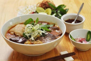 Quán Cơm Chú Lùn - Hủ Tiếu Mực & Bún Bò