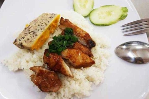 Quán Cơm Cơm Bình Dân 18K - Nhất Chi Mai