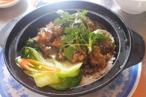 Quán Cơm Cơm Niêu Tay Cầm Michelin