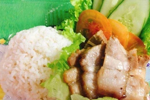 Quán Cơm QT - Food & Drink - Cơm Trưa Văn Phòng