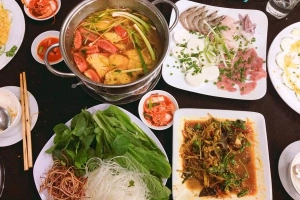 Quán Ăn Quán Gỗ - Lẩu & Nướng