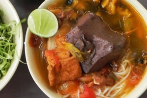 Quán Ăn Quán Mái Nhà Xanh - Bún Riêu
