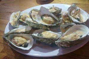 Quán Nhậu Hậu Hàu Sữa - Hàu & Lẩu