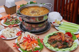 Quán Nhậu Hương Giang - Lẩu Gà & Các Món Nướng