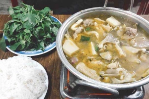 Quán Nhậu Quán Cây Mận - Lẩu Gà Lá Quế & Ếch Xào Lăn