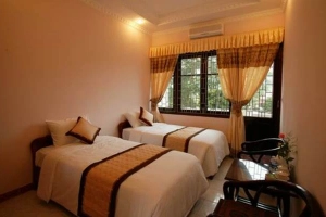 Quê Hương Hotel