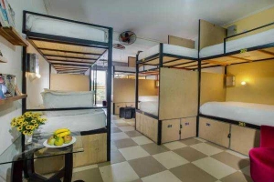 Rendezvous Hostel - Bát Đàn