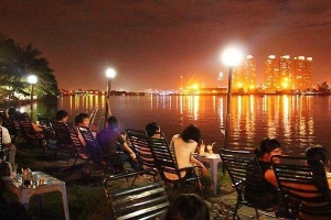 Rita Cafe - Bờ sông Sài gòn