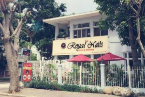 Royal Nails & Shampoo
