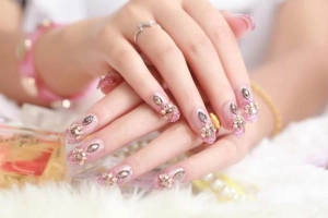 Ruby Beauty - Nail & Make Up
