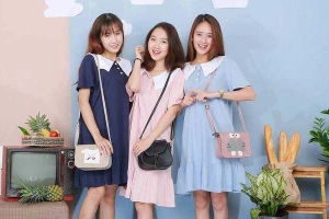 Gals & Cats - Hoàng Văn Thụ