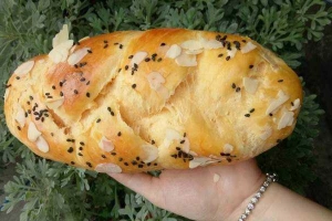 Shop online Tiệm Bánh Mơ - Bông Lan Trứng Muối & Bánh Mì Hoa Cúc Online