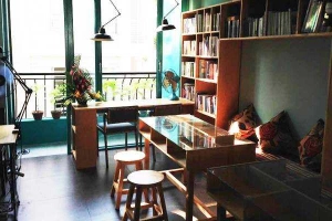 Slowee Coffee & Books
