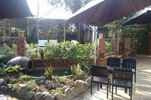 Studio Moon Garden Cafe