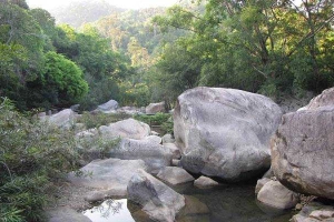 Suối Ba Hồ