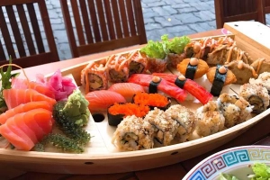 Quán Ăn Sushi Gõ - 526 Phạm Văn Đồng
