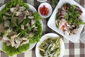 Tân Sắc - Cơm & Lẩu Hải Sản