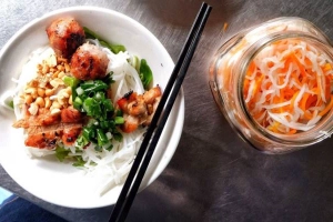 Quán Ăn Taro - Bún Thịt Nướng & Bánh Mì Hấp