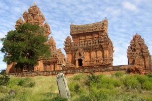 Tháp Chàm Pôklong Garai - Bác Ái
