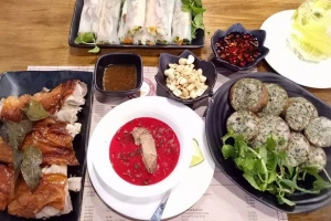 Quán Ăn The Duckling - Vịt Quay Hồng Kông & Lẩu