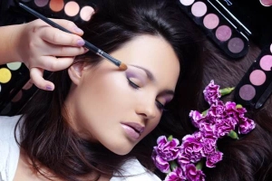 The Queen Nail & makeup