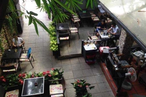 Thềm Xưa Cafe - Nguyễn Cảnh Chân
