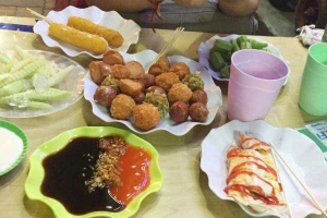Thứ 6 Ngày 13 Tháng 2 - Ăn Vặt Các Loại