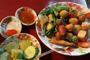 Thức Ăn Vặt - Cá Viên Chiên & Xiên Que