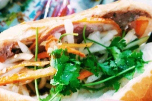 Tiệm Bánh A Vĩ Bakery - Bánh Mì Thịt & Heo Quay - Lương Hữu Khánh