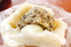 Tiệm Bánh Bánh Bao Lá Dứa, Kim Sa & Cháo Quẩy