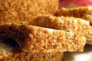 Tiệm Bánh Bánh Cáy, Kẹo Lạc Anh Tâm