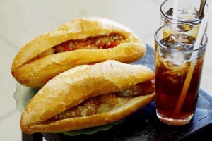 Tiệm Bánh Bánh Mì - 327 Quang Trung
