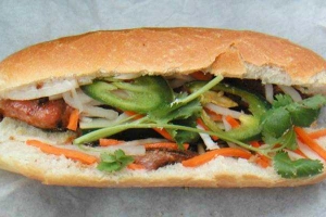 Tiệm Bánh Bánh Mì - 527 Quang Trung