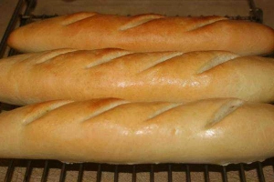 Tiệm Bánh Bánh Mì, Bánh Ngọt Các Loại - Tôn Thất Tùng