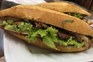 Tiệm Bánh Bánh Mì Bắp