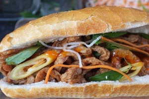 Tiệm Bánh Bánh Mì Chả Cá - 647 Nguyễn Hữu Thọ