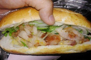 Tiệm Bánh Bánh Mì Giòn Giòn