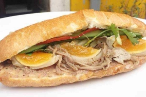 Tiệm Bánh Bánh Mì Hà Nội - 671 Lạc Long Quân
