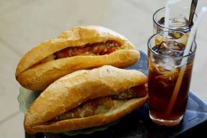 Tiệm Bánh Bánh Mì Hà Nội - Phạm Hùng