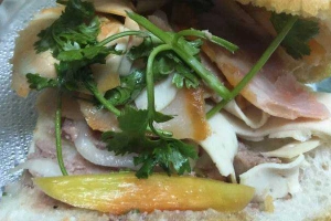Tiệm Bánh Bánh Mì Hồng Lạc