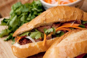 Tiệm Bánh Bánh Mì Hồng Phúc