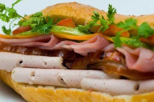 Tiệm Bánh Bánh Mì Huệ Hoàn