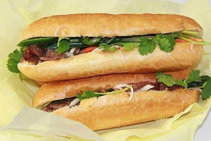 Tiệm Bánh Bánh Mì Ngã Sáu - Cô Phượng