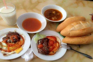 Tiệm Bánh Bánh Mì Phố Cổ