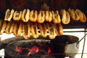 Tiệm Bánh Bánh Mì Que Tứ Hải - Trần Phú